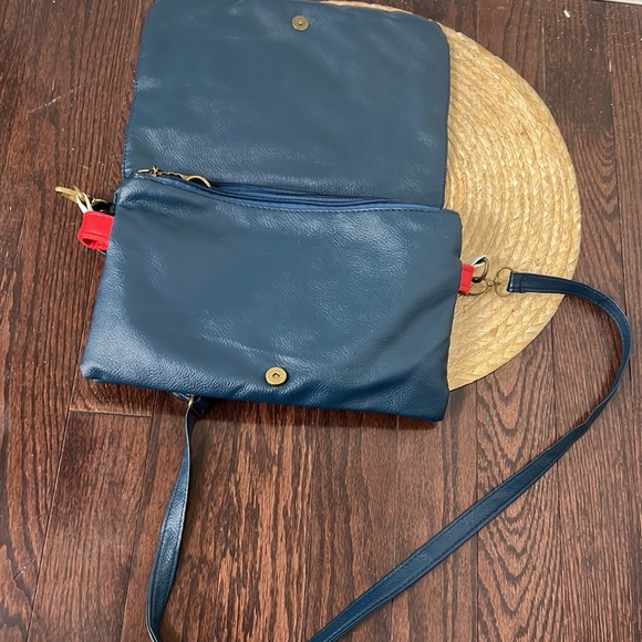 Vintage Minimalist Crossbody Bag - Picture 15 of 16